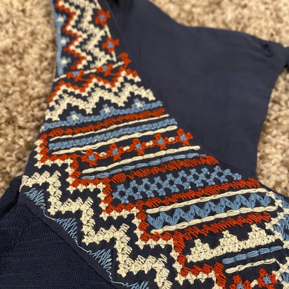 Junior’s Tank Top - Picture 2 of 4